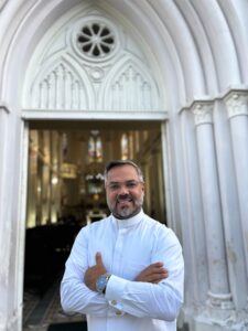 Pe Jaciel Bezerra apresentador o Ciranda da Fé